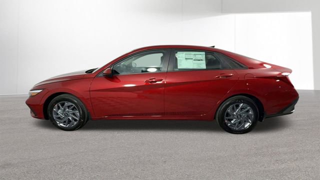 Used 2025 Hyundai Elantra Blue FWD image 5
