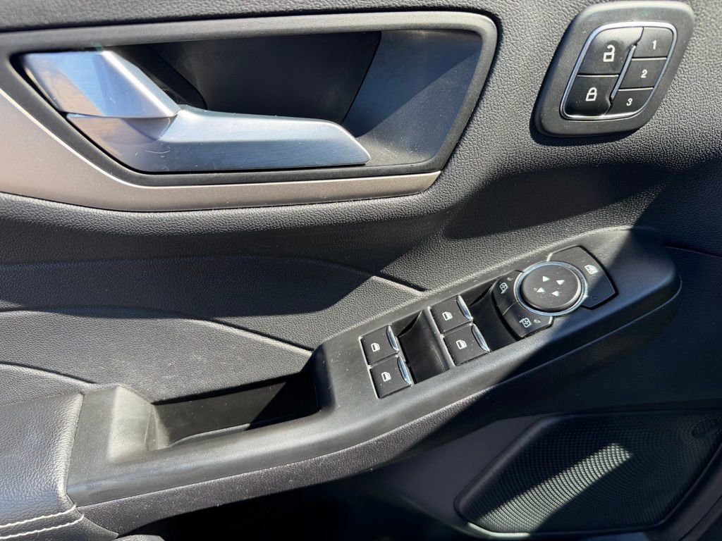 Used 2022 Ford Escape SEL w/ Technology Package AWD/4WD image 12