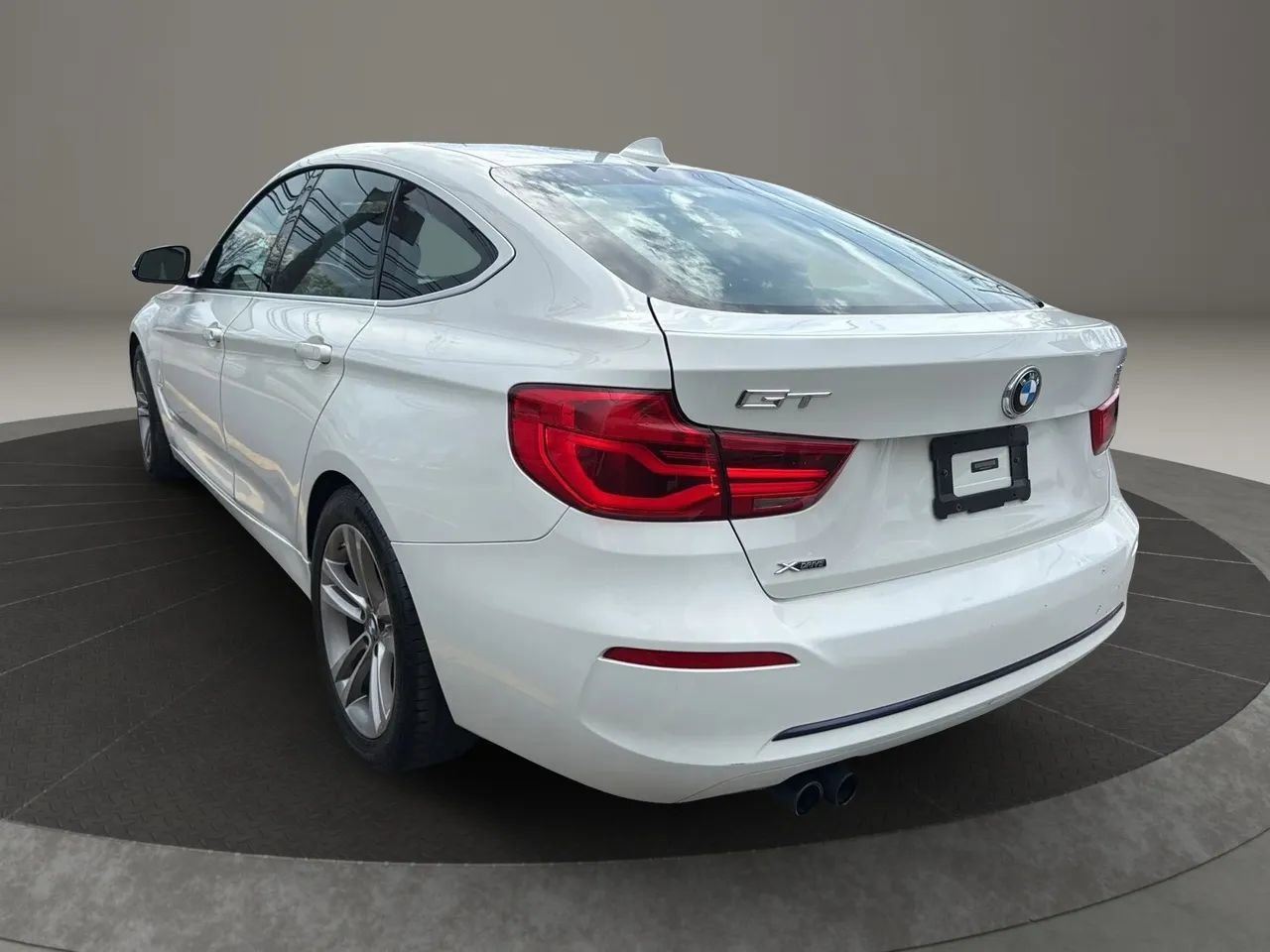 Used 2018 BMW 330i Gran Turismo xDrive AWD/4WD image 8