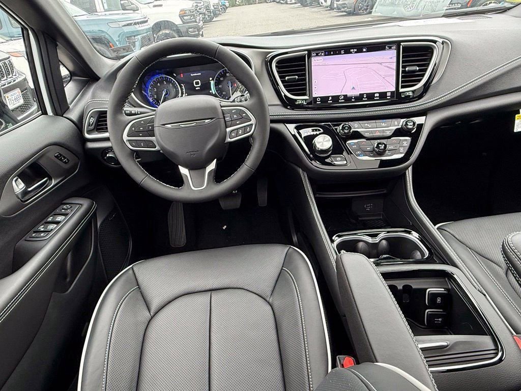 New 2027 Chrysler Pacifica Limited FWD image 13