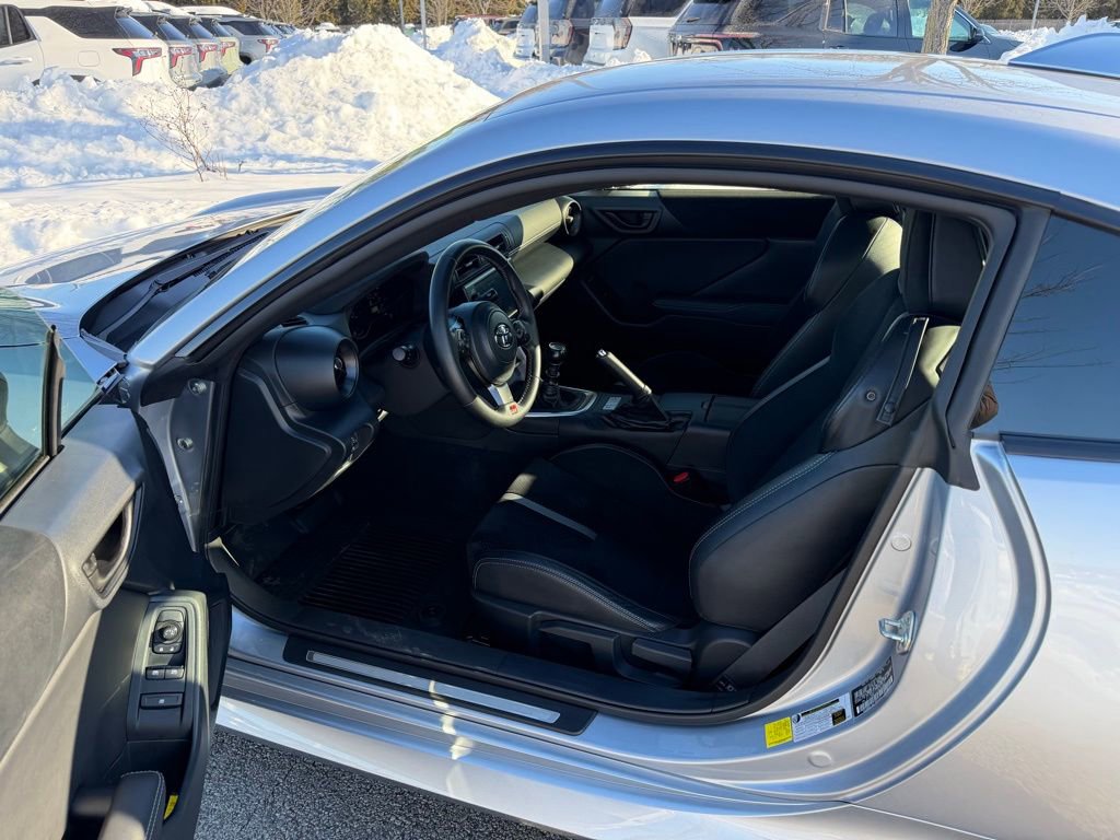 Used 2025 Toyota GR86 Premium w/ ALL Weather Mat Package (TMS) image 9
