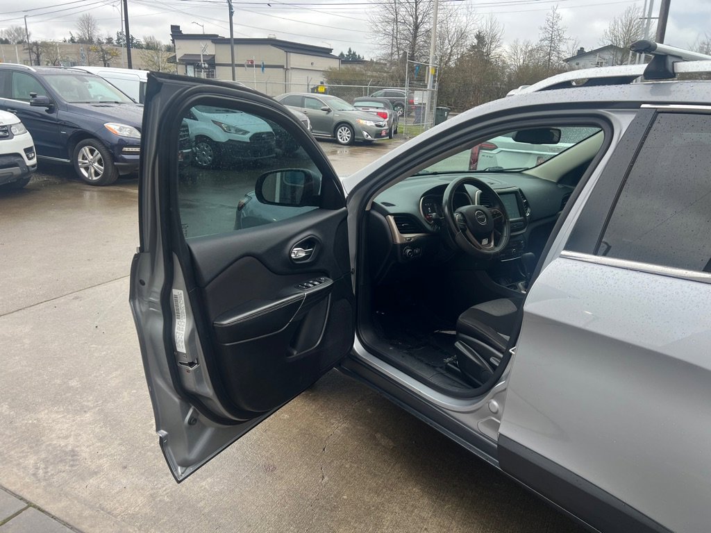 Used 2014 Jeep Cherokee Latitude FWD image 11