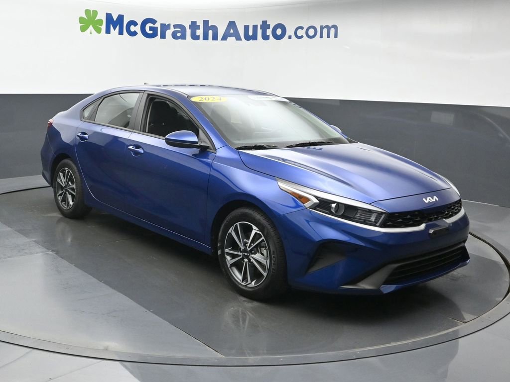 Used 2024 Kia Forte LXS image 2