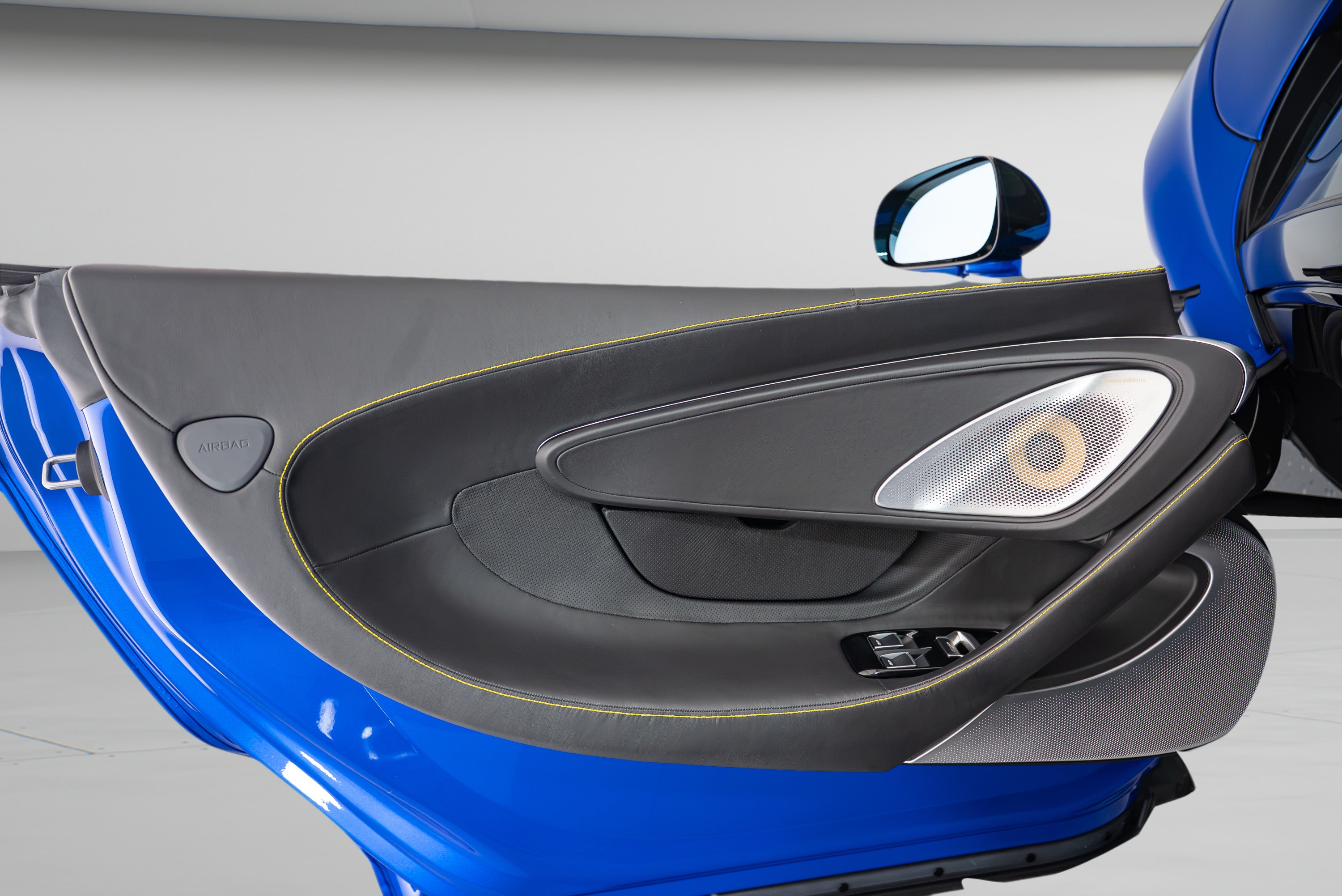 Used 2023 McLaren GT RWD image 16