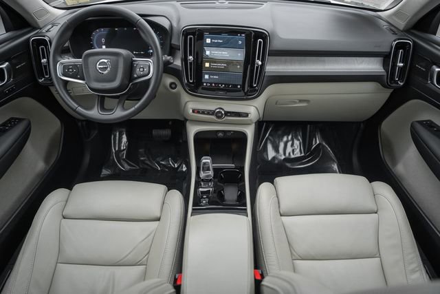 Certified 2024 Volvo XC40 B5 Ultimate w/ Protection Package Premier image 21