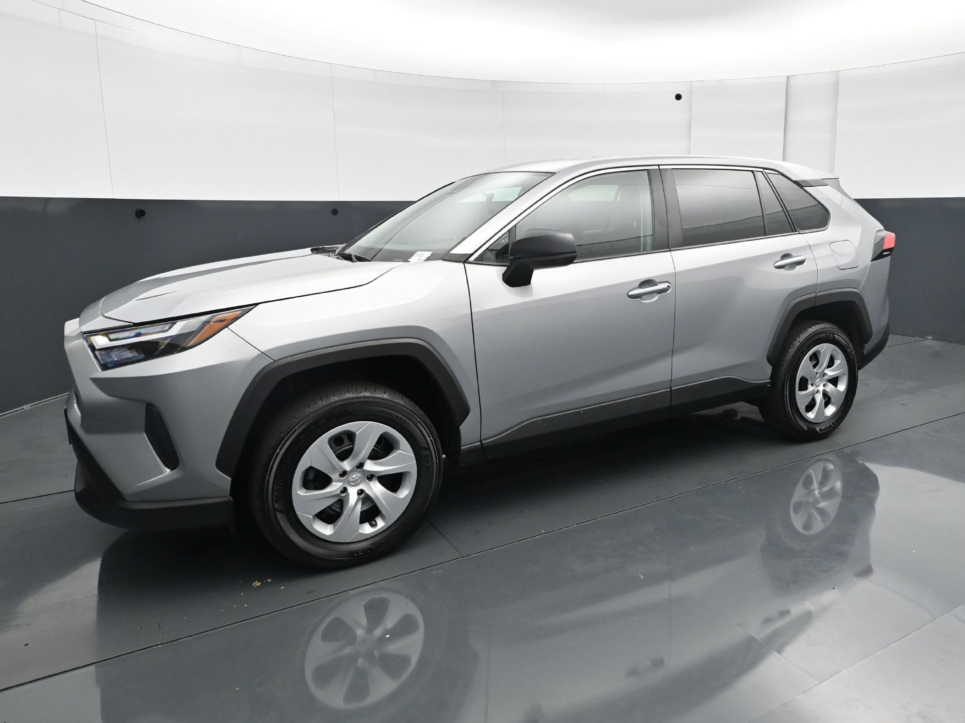 Used 2024 Toyota RAV4 LE AWD/4WD image 2