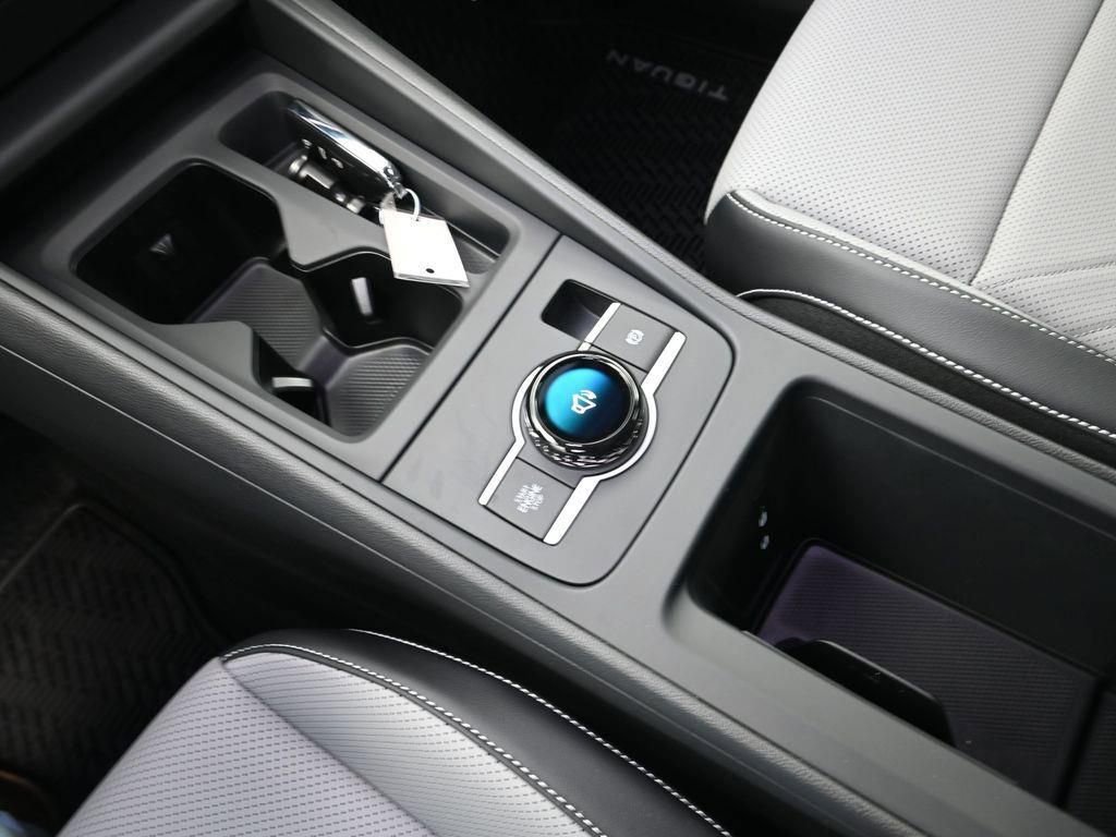 New 2026 Volkswagen Tiguan SE image 19