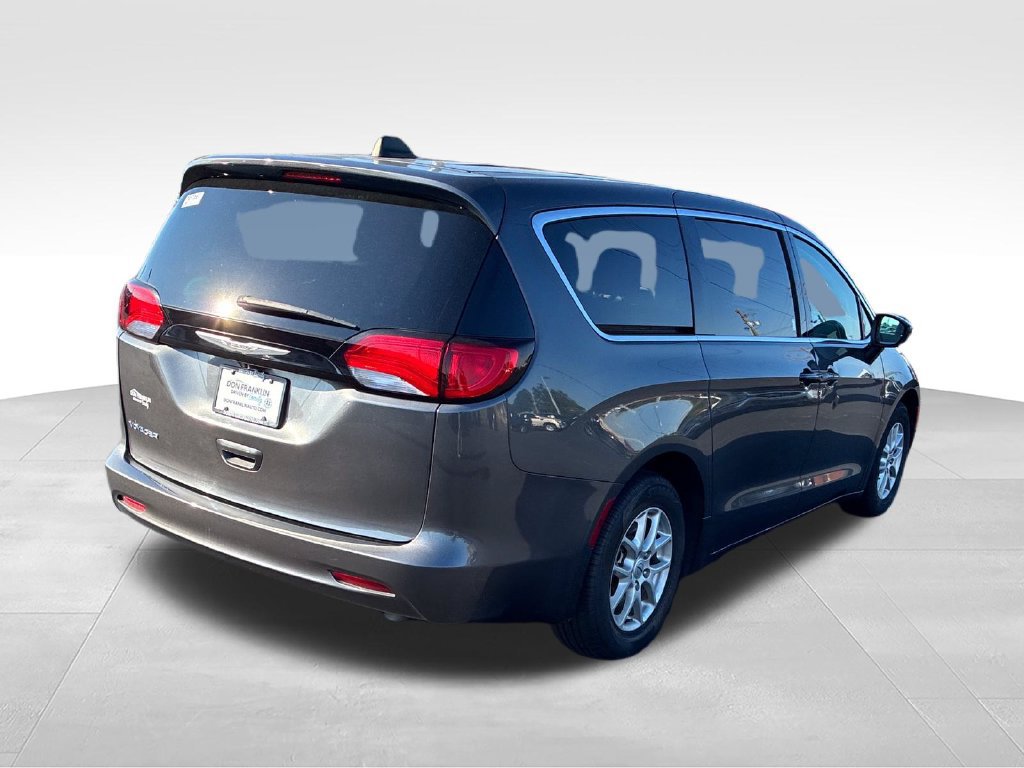 Used 2023 Chrysler Voyager LX FWD image 5