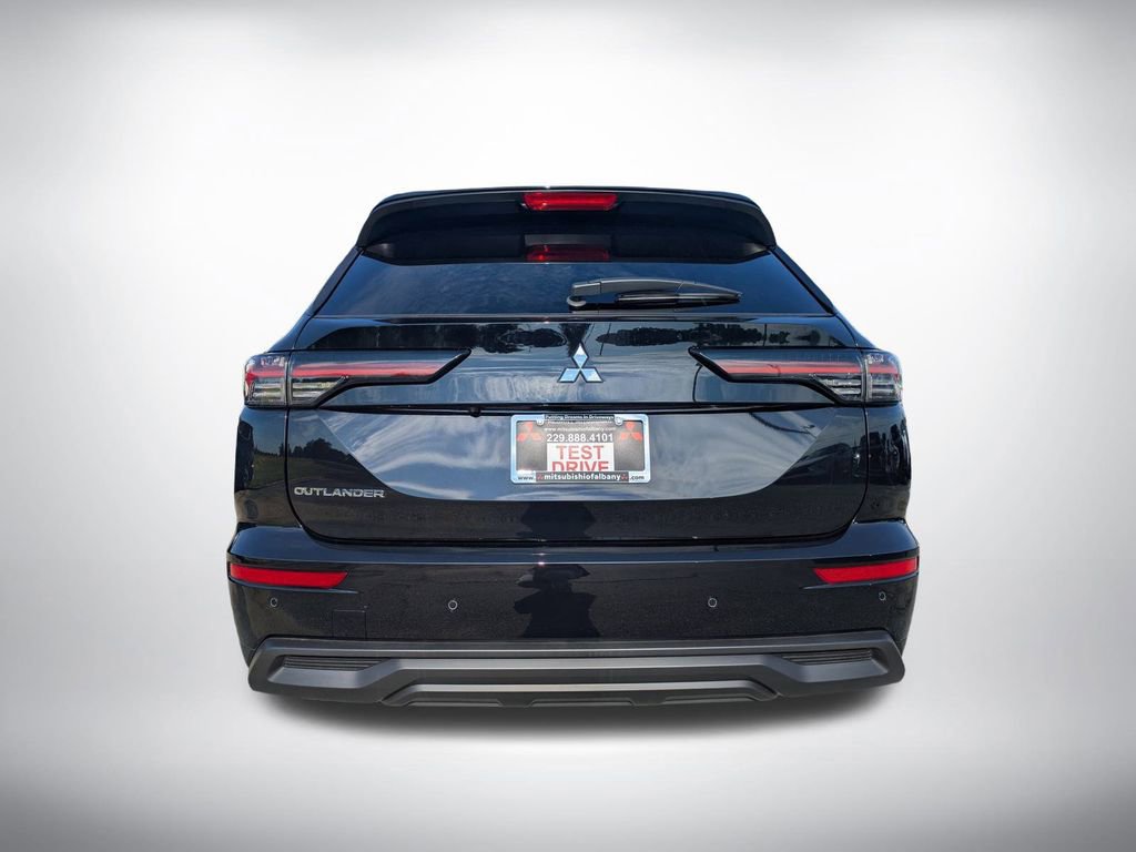 New 2025 Mitsubishi Outlander SE image 4
