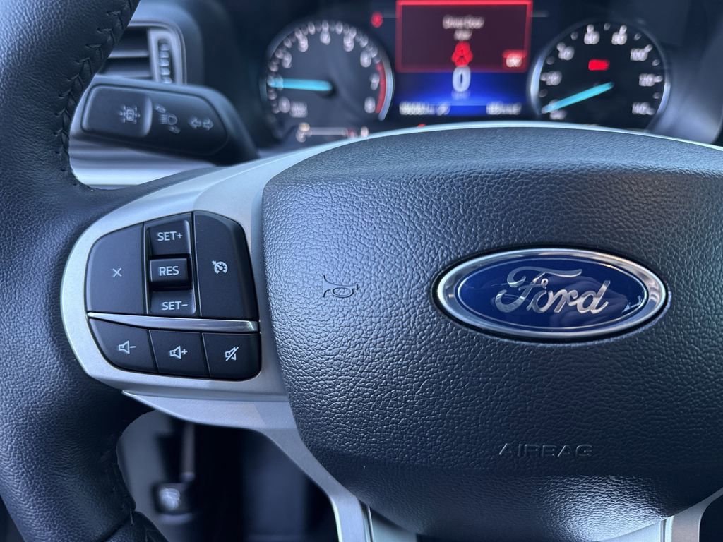 Used 2024 Ford Explorer XLT image 25