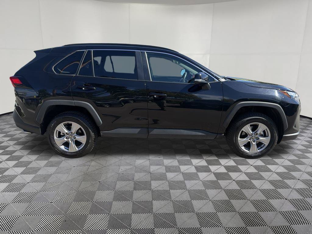 Used 2025 Toyota RAV4 XLE AWD/4WD image 9