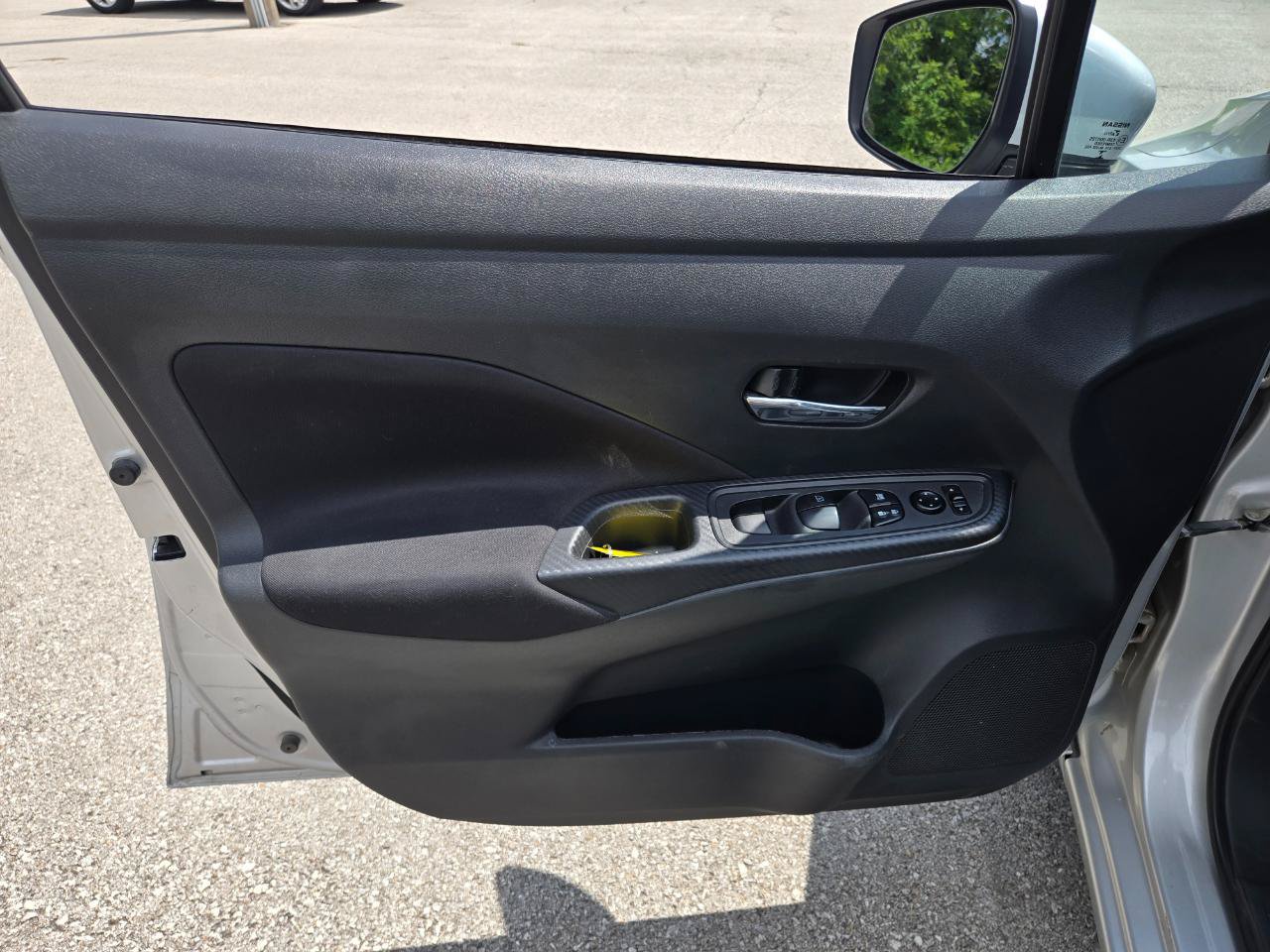 Used 2021 Nissan Versa SV FWD image 13