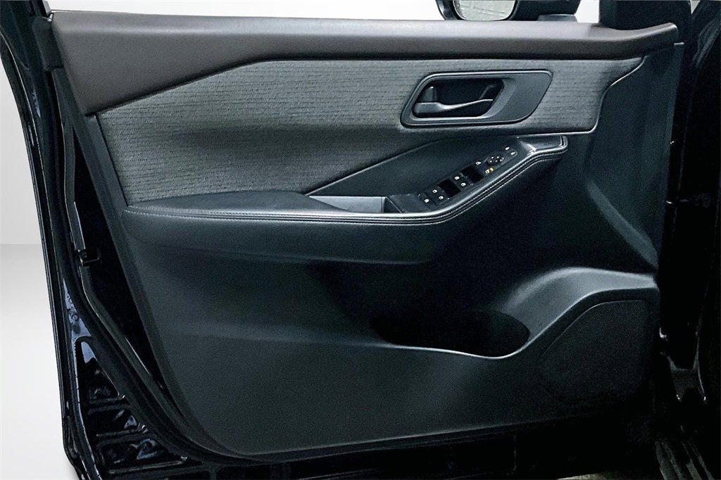 Used 2022 Nissan Rogue S image 20