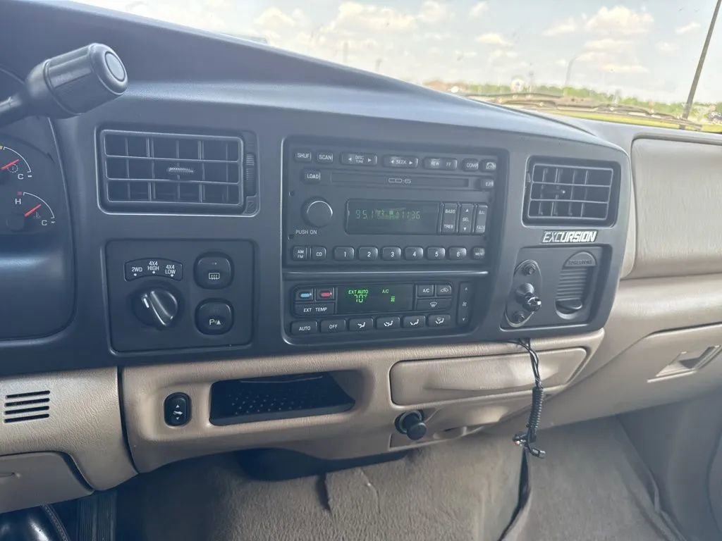 Used 2005 Ford Excursion Limited image 17