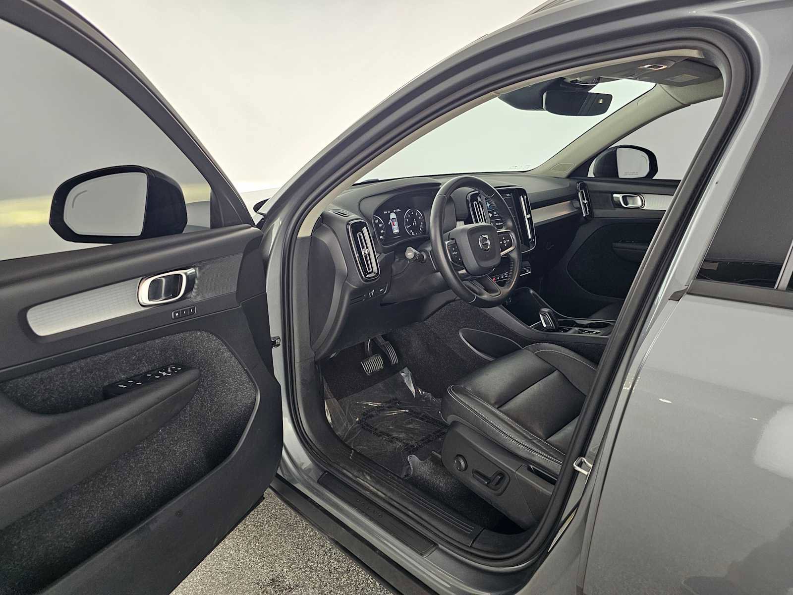 Used 2019 Volvo XC40 T5 Momentum image 19