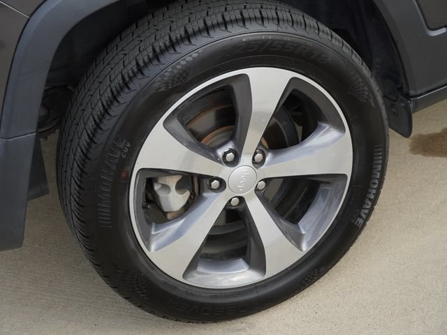Used 2019 Jeep Cherokee Limited FWD image 11