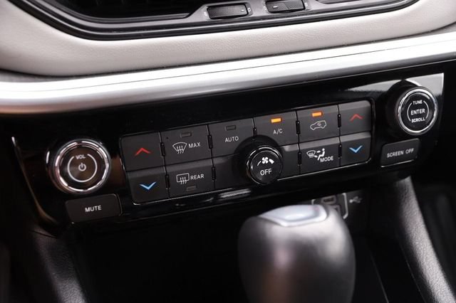 Used 2025 Jeep Compass Limited AWD/4WD image 17
