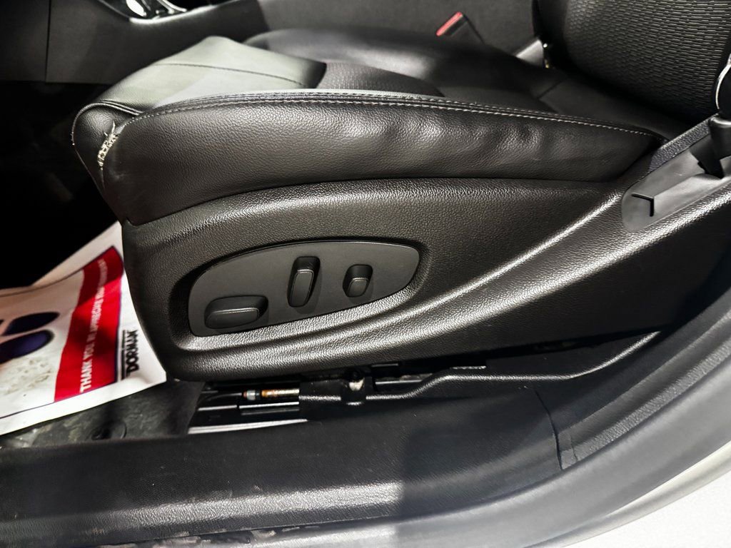 Used 2016 Chevrolet Impala LT w/ Convenience Package image 19