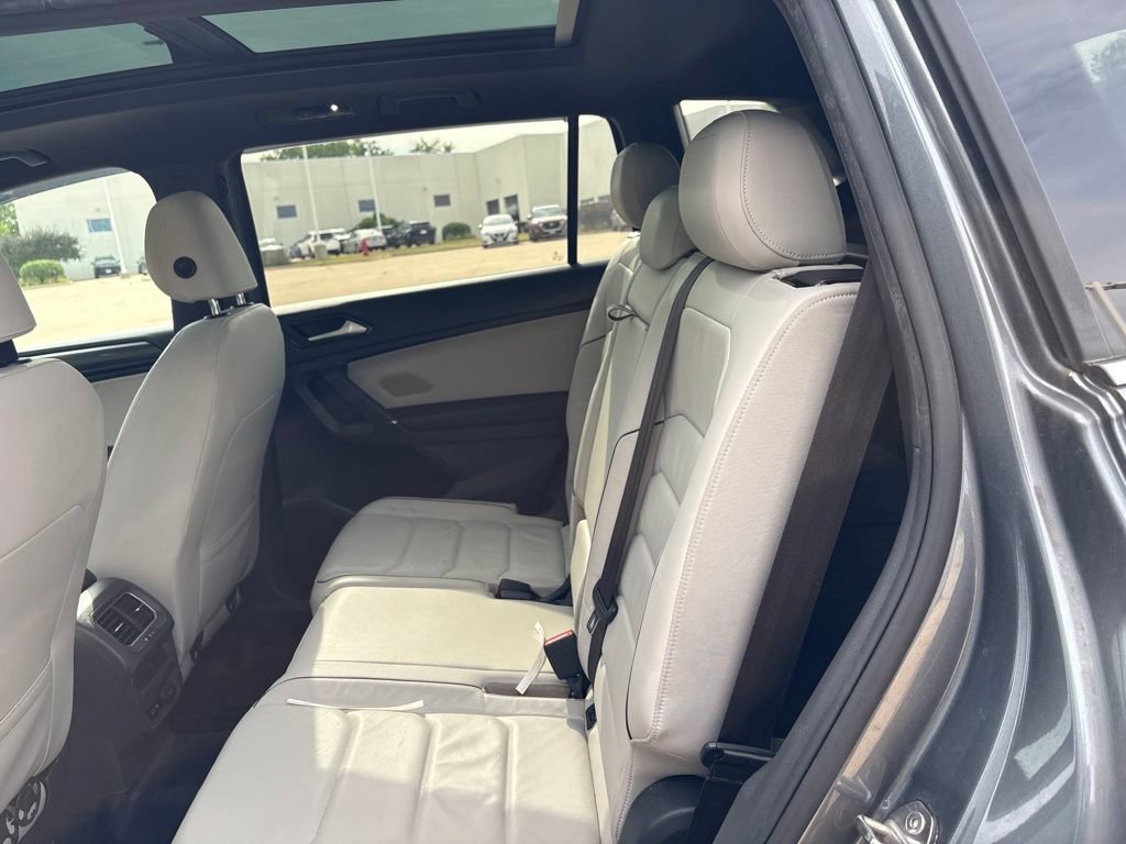 Used 2018 Volkswagen Tiguan SEL Premium w/ R-Line Package FWD image 21