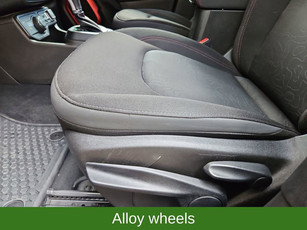 Used 2023 Jeep Renegade Trailhawk image 24