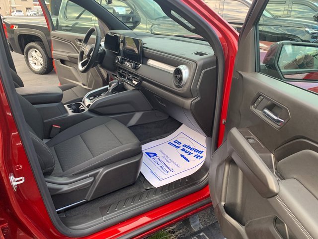 Used 2025 Chevrolet Colorado LT image 12