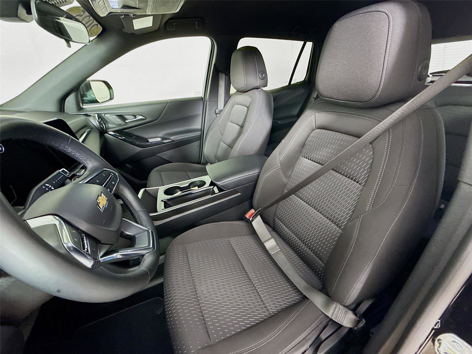 Used 2025 Chevrolet Equinox LT AWD/4WD image 5
