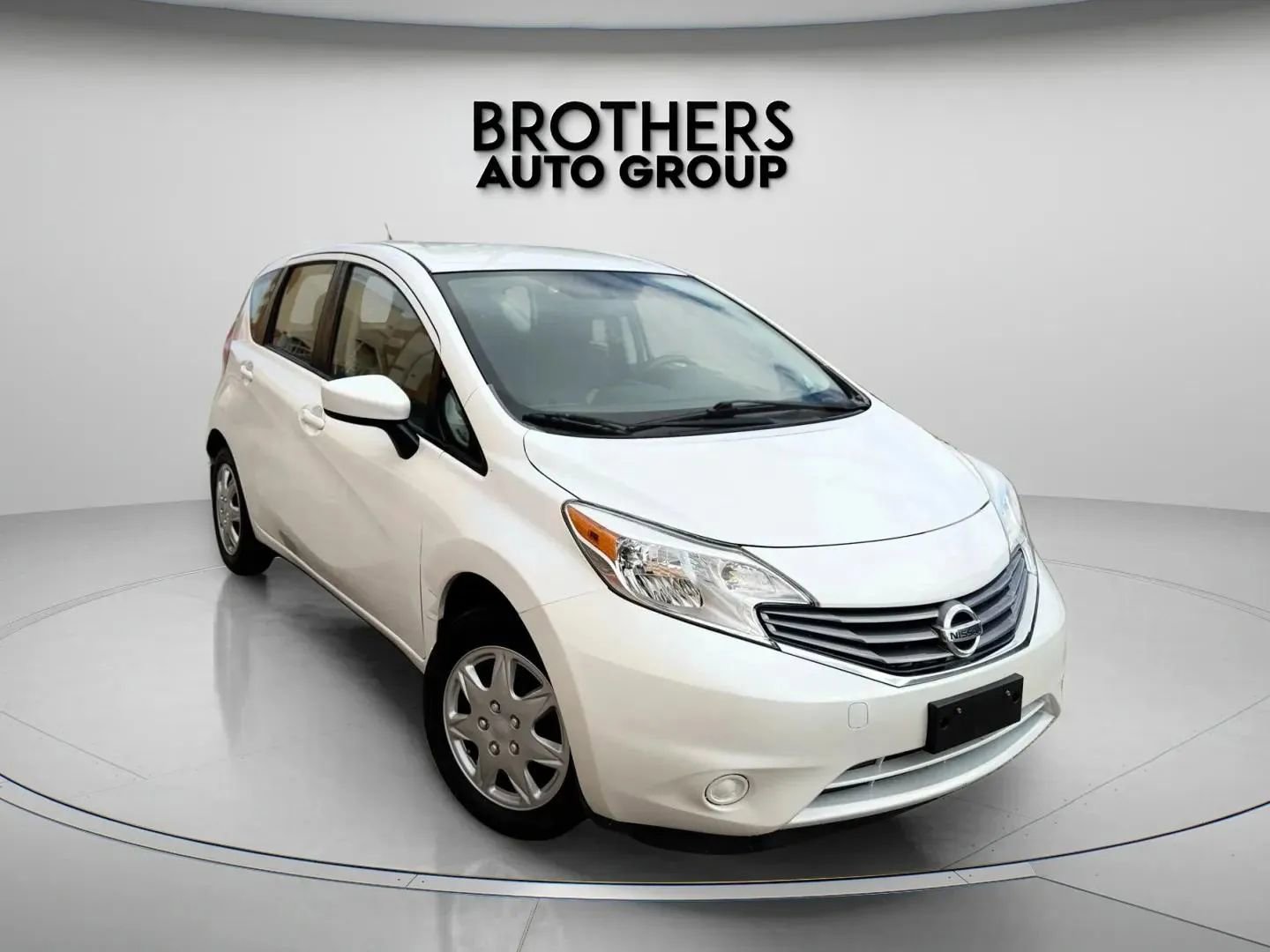 Used 2016 Nissan Versa Note SV image 2