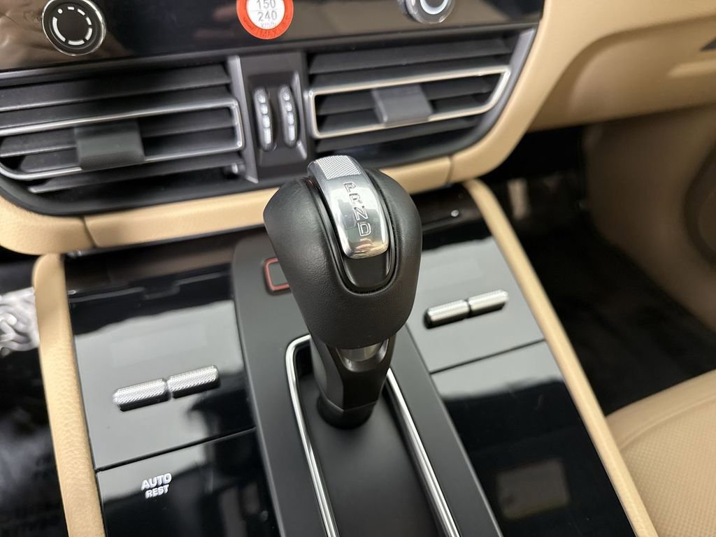 Certified 2025 Porsche Macan image 33