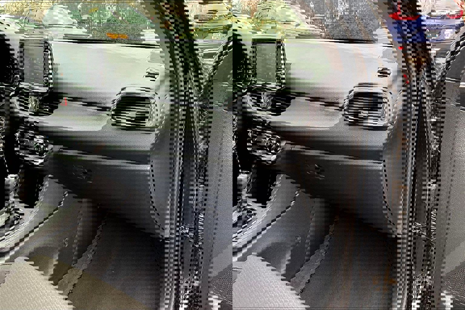 Used 2018 Hyundai Elantra GT image 16