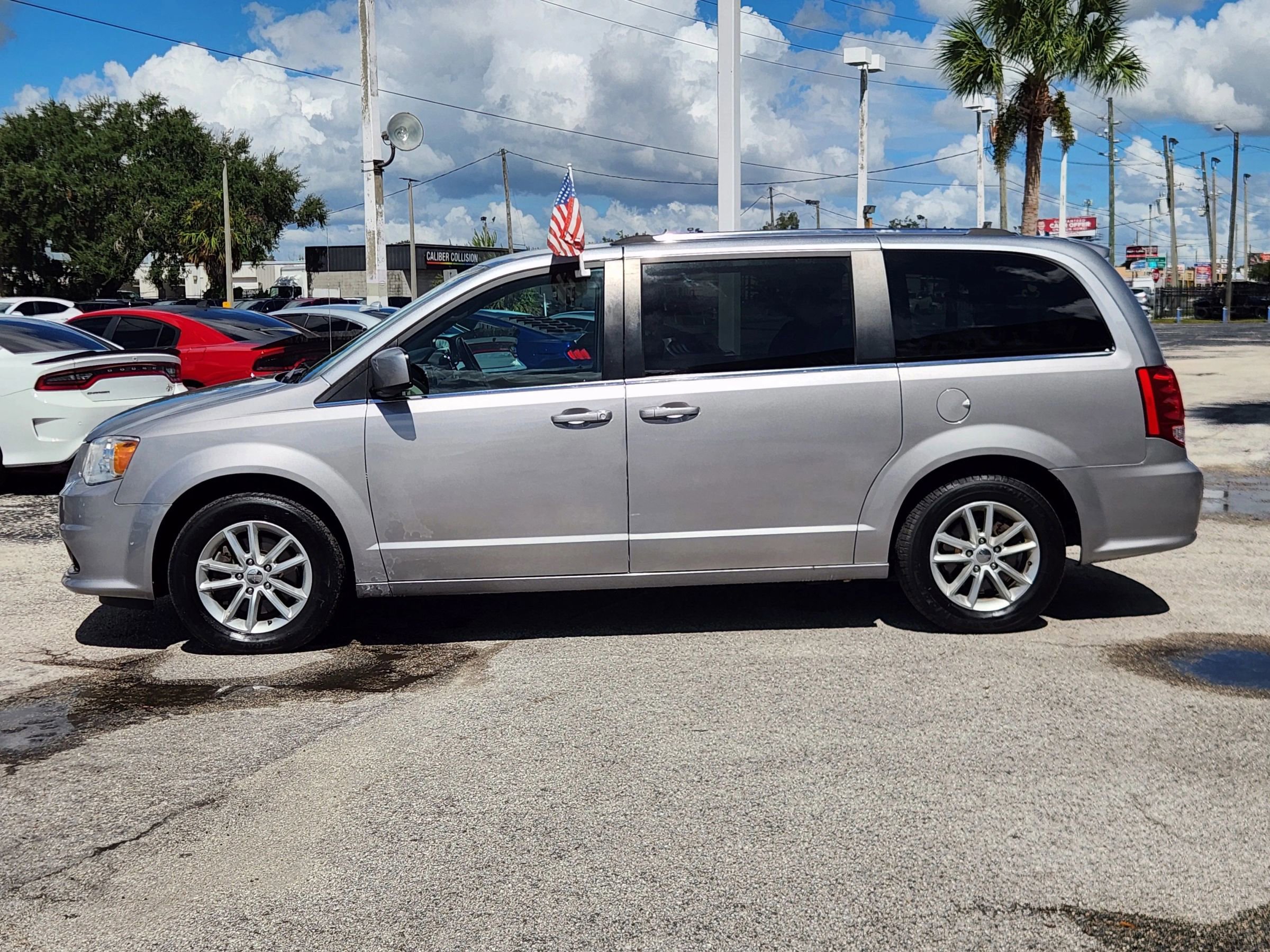 Used 2019 Dodge Grand Caravan SXT image 5