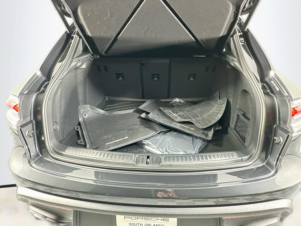 New 2026 Porsche Macan AWD/4WD image 28