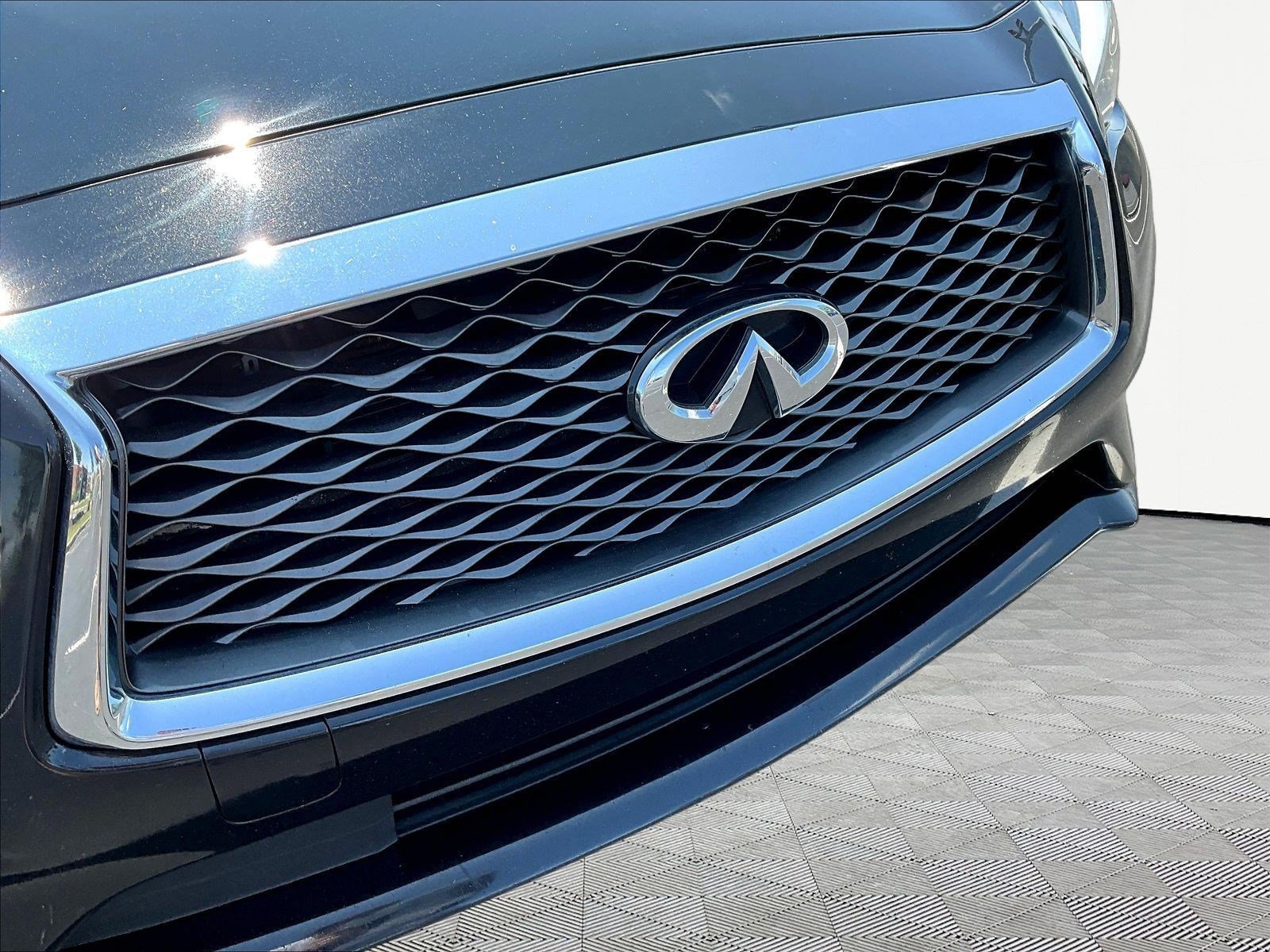 Used 2019 INFINITI Q50 Luxe w/ Essential Package (3.0T Luxe) AWD/4WD image 32
