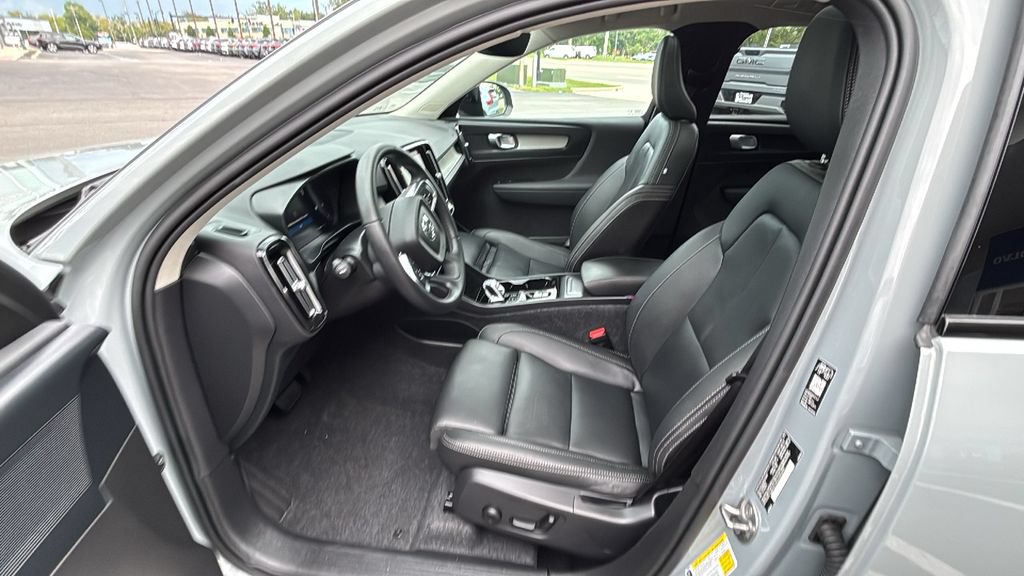 Used 2026 Volvo XC40 B5 Plus AWD/4WD image 25