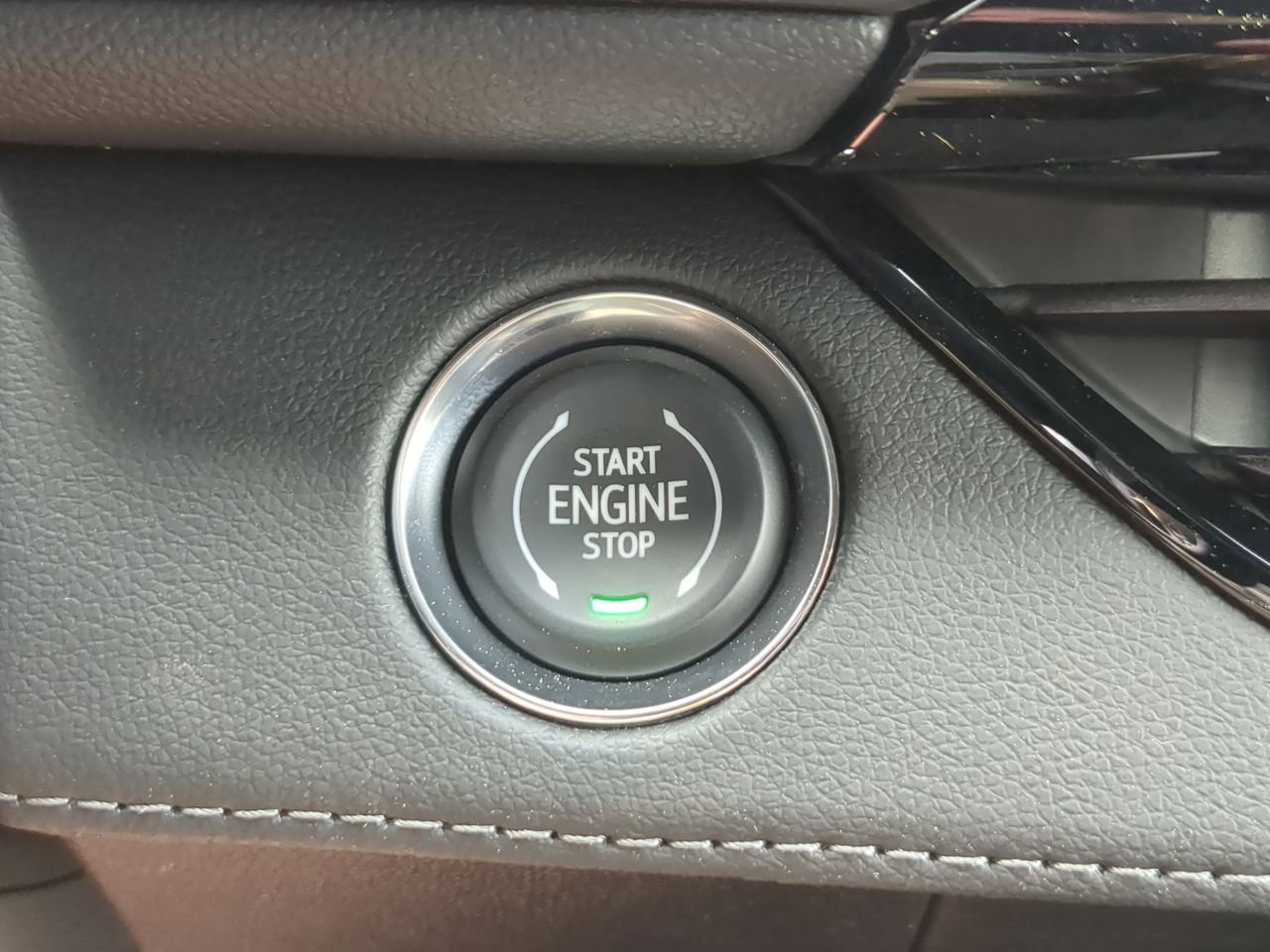 New 2026 Buick Enclave Avenir AWD/4WD image 16