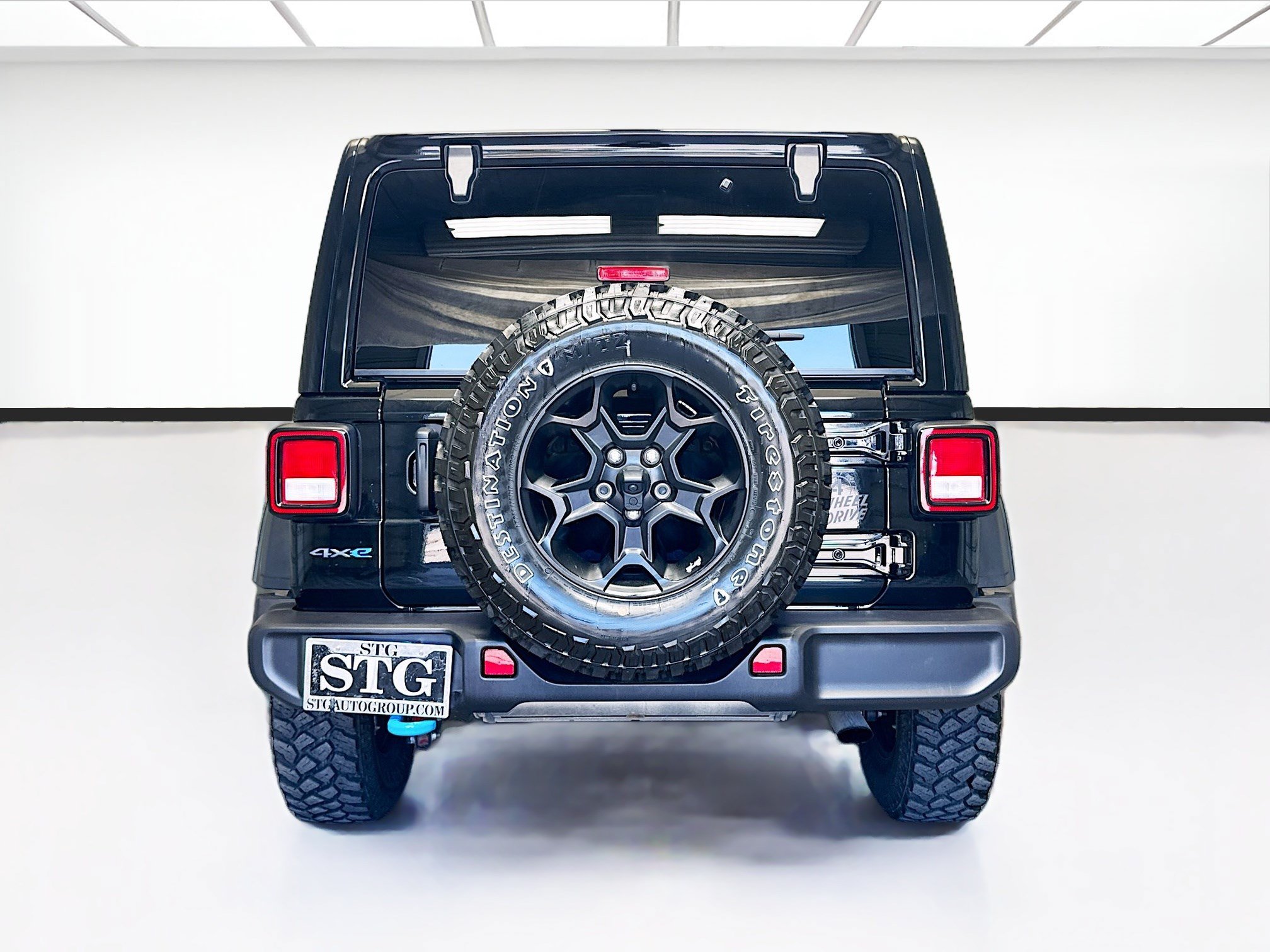Used 2023 Jeep Wrangler Unlimited w/ Sun & Screen Package AWD/4WD image 5