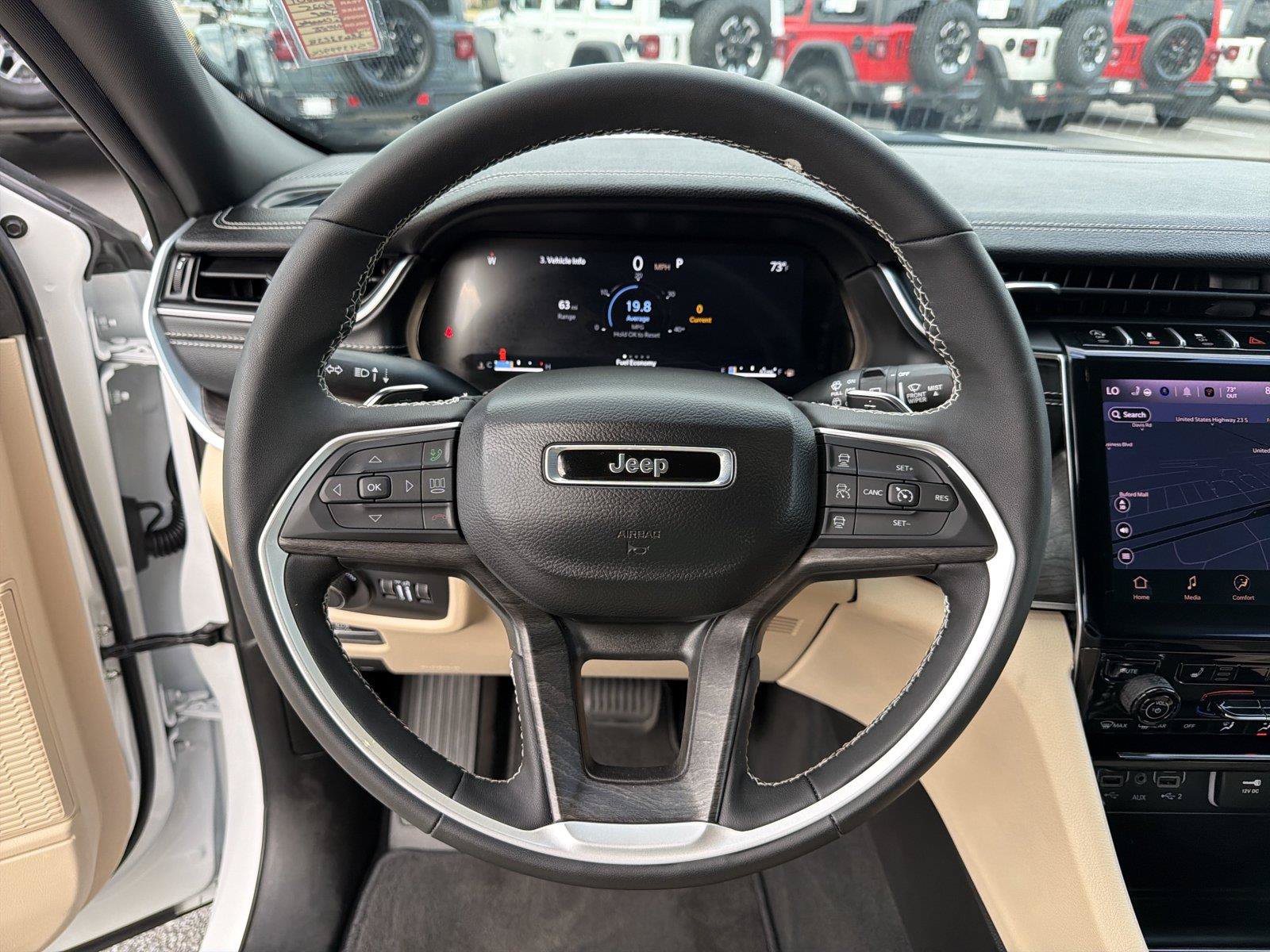 Used 2025 Jeep Grand Cherokee Limited AWD/4WD image 23