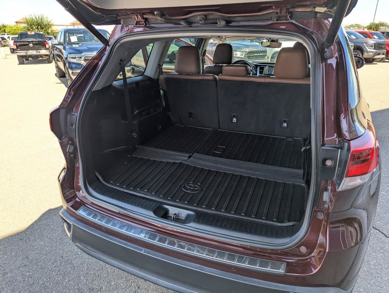 Used 2017 Toyota Highlander Limited AWD/4WD image 29