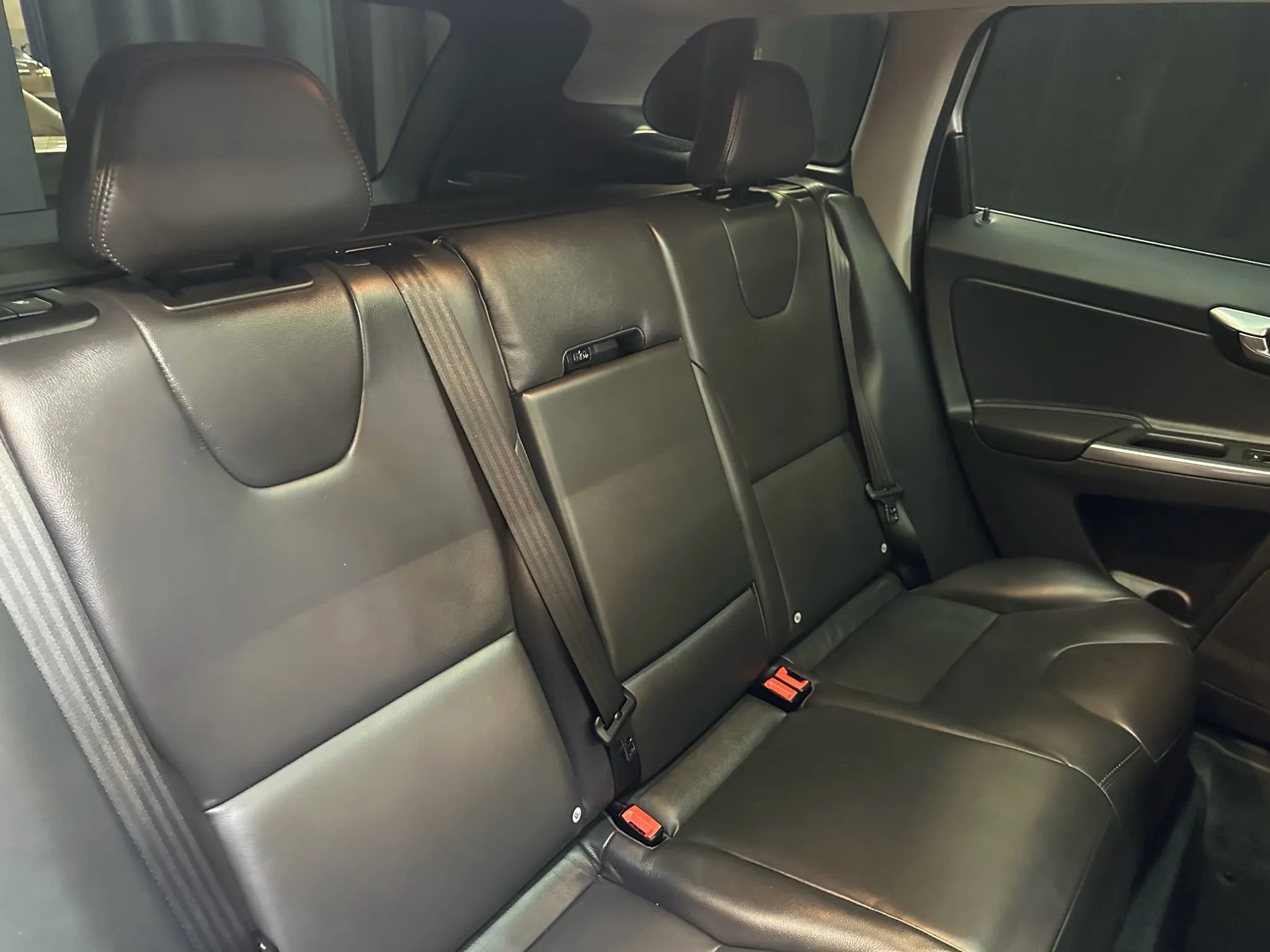 Used 2016 Volvo XC60 T6 w/ Proximity Package image 29