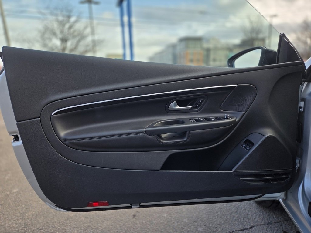 Used 2014 Volkswagen Eos w/ Sport Package image 14