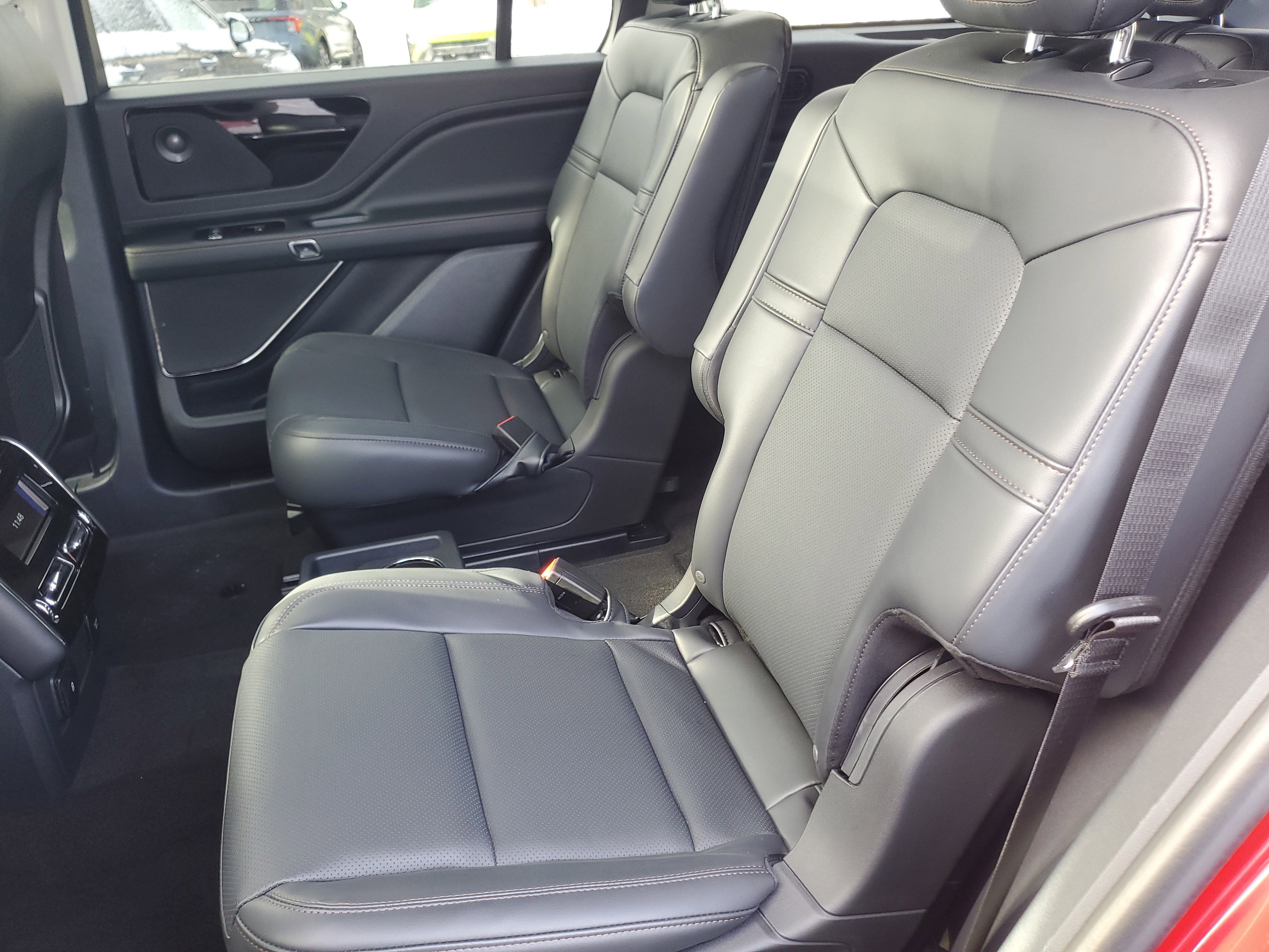 New 2025 Lincoln Aviator AWD w/ Jet Appearance Package image 26