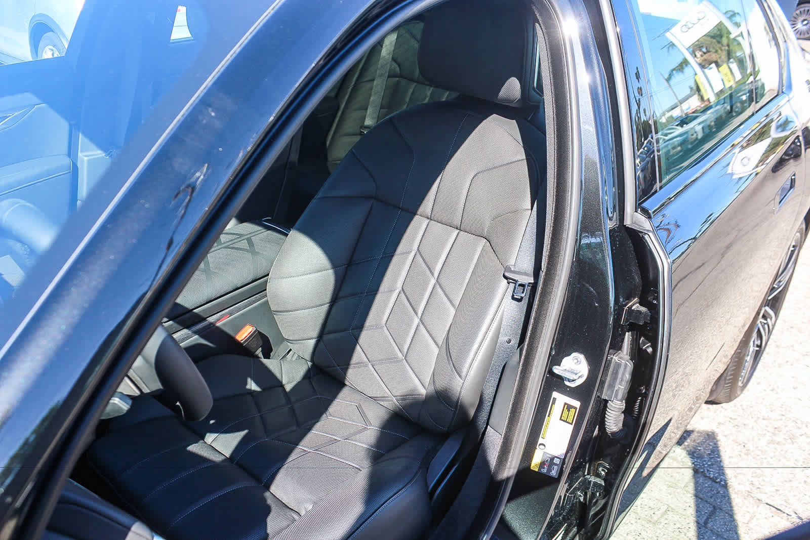 Used 2026 BMW 750e xDrive w/ Executive Package AWD/4WD image 31