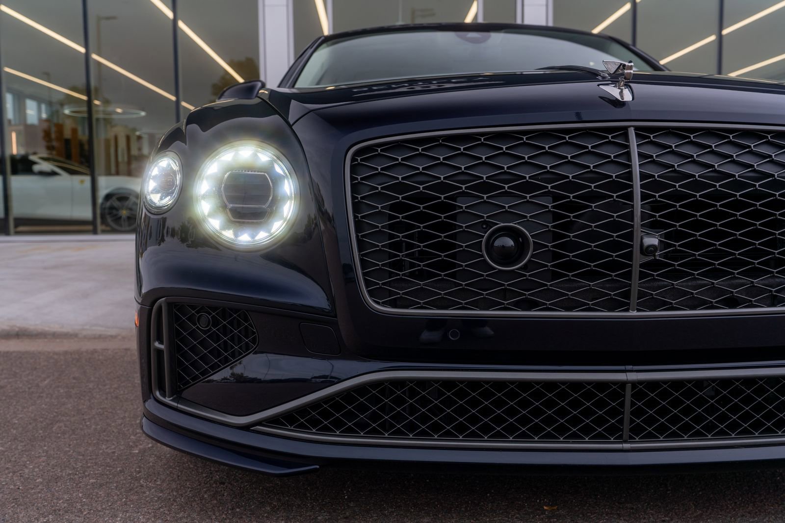 New 2025 Bentley Flying Spur Plug-In Hybrid image 4