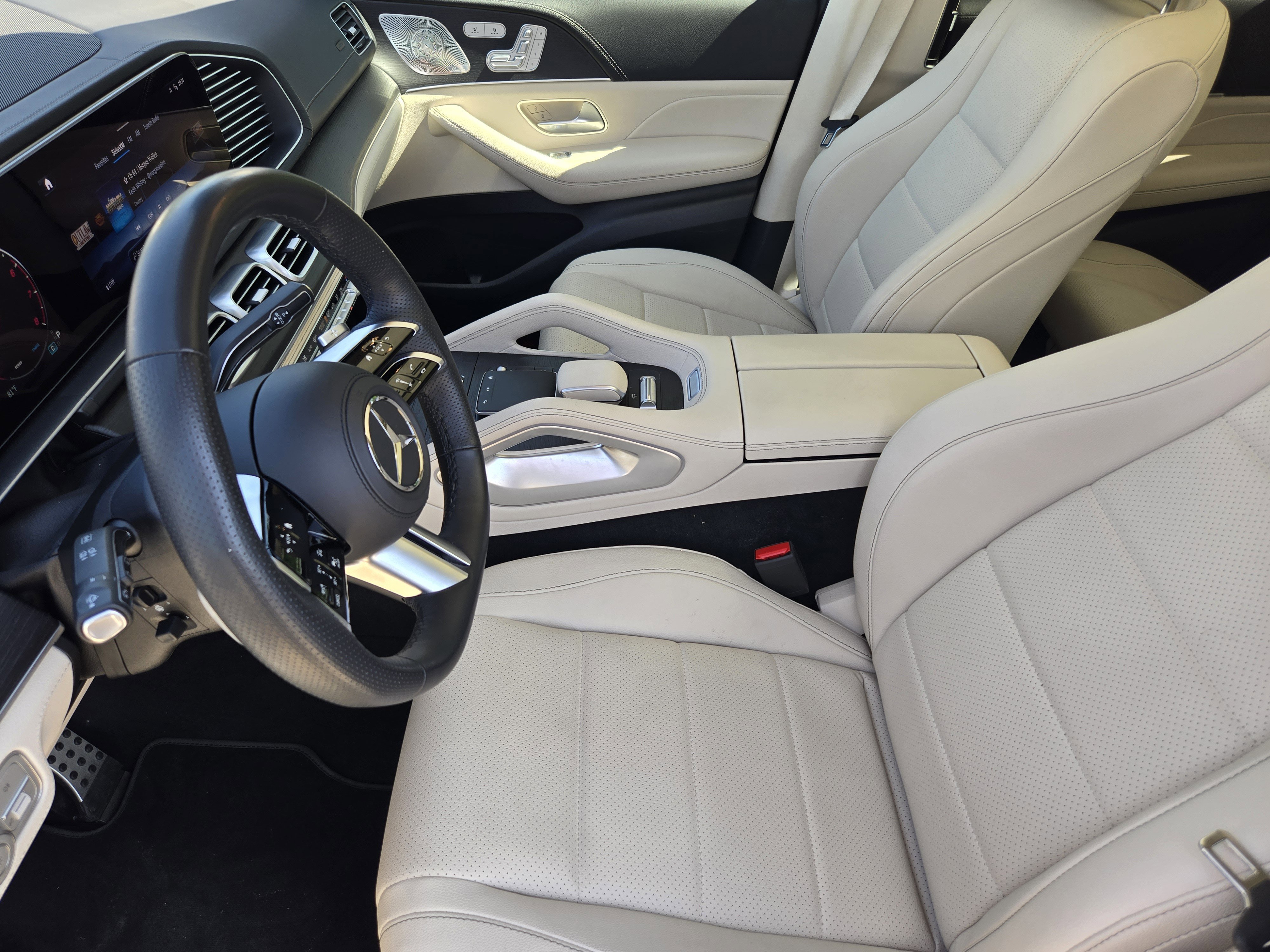 Used 2025 Mercedes-Benz GLS 450 4MATIC image 9