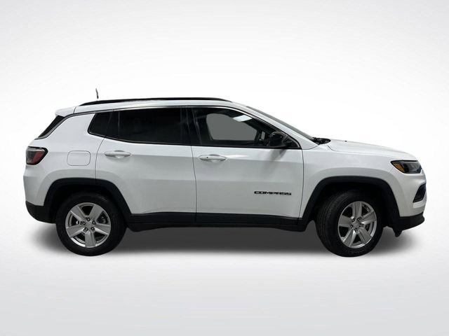 Used 2022 Jeep Compass Latitude image 2