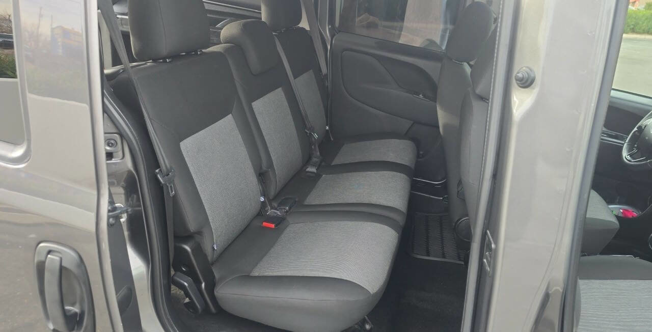 Used 2021 RAM ProMaster City SLT w/ Lights & Wheels Group image 19