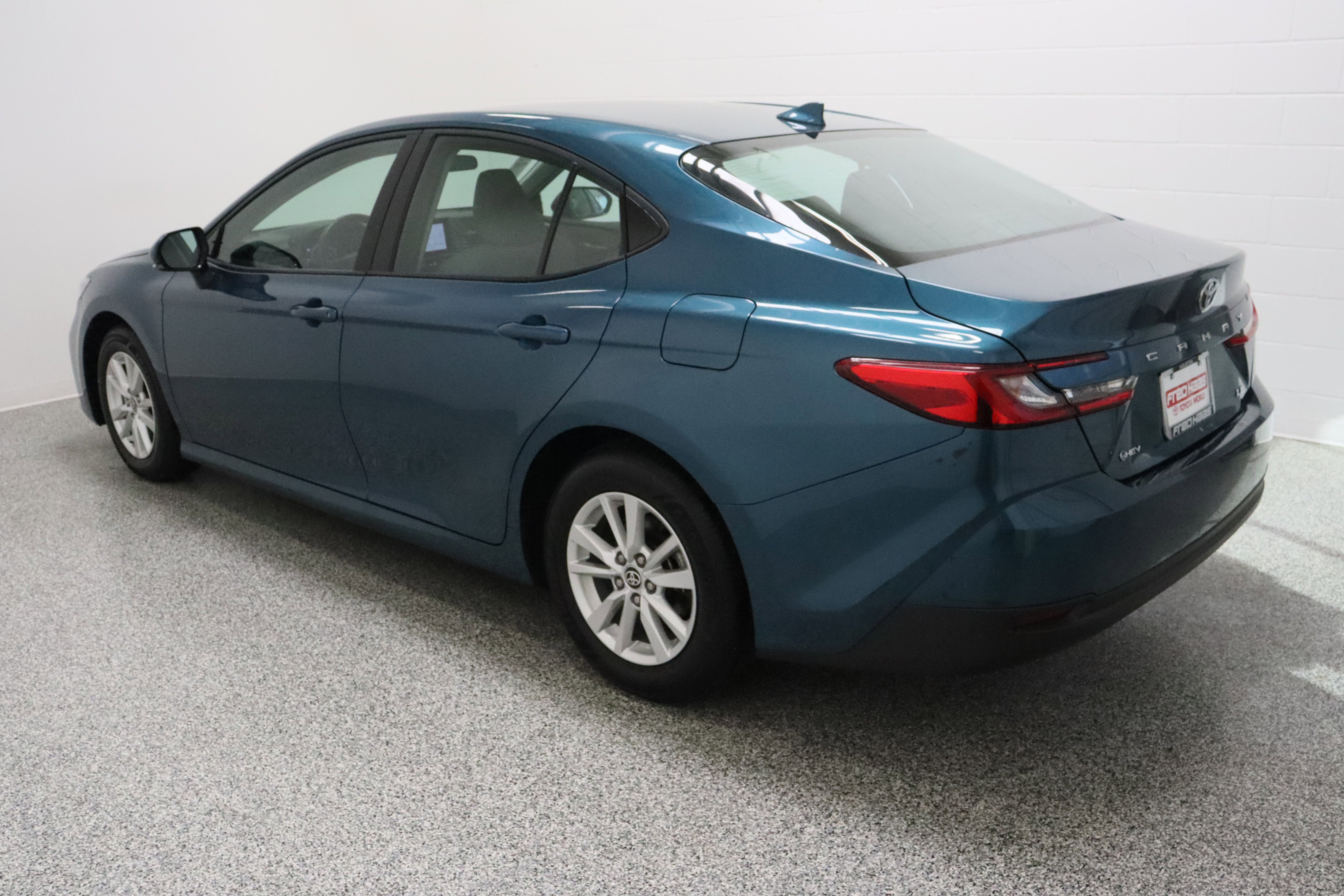 Used 2025 Toyota Camry LE FWD image 9