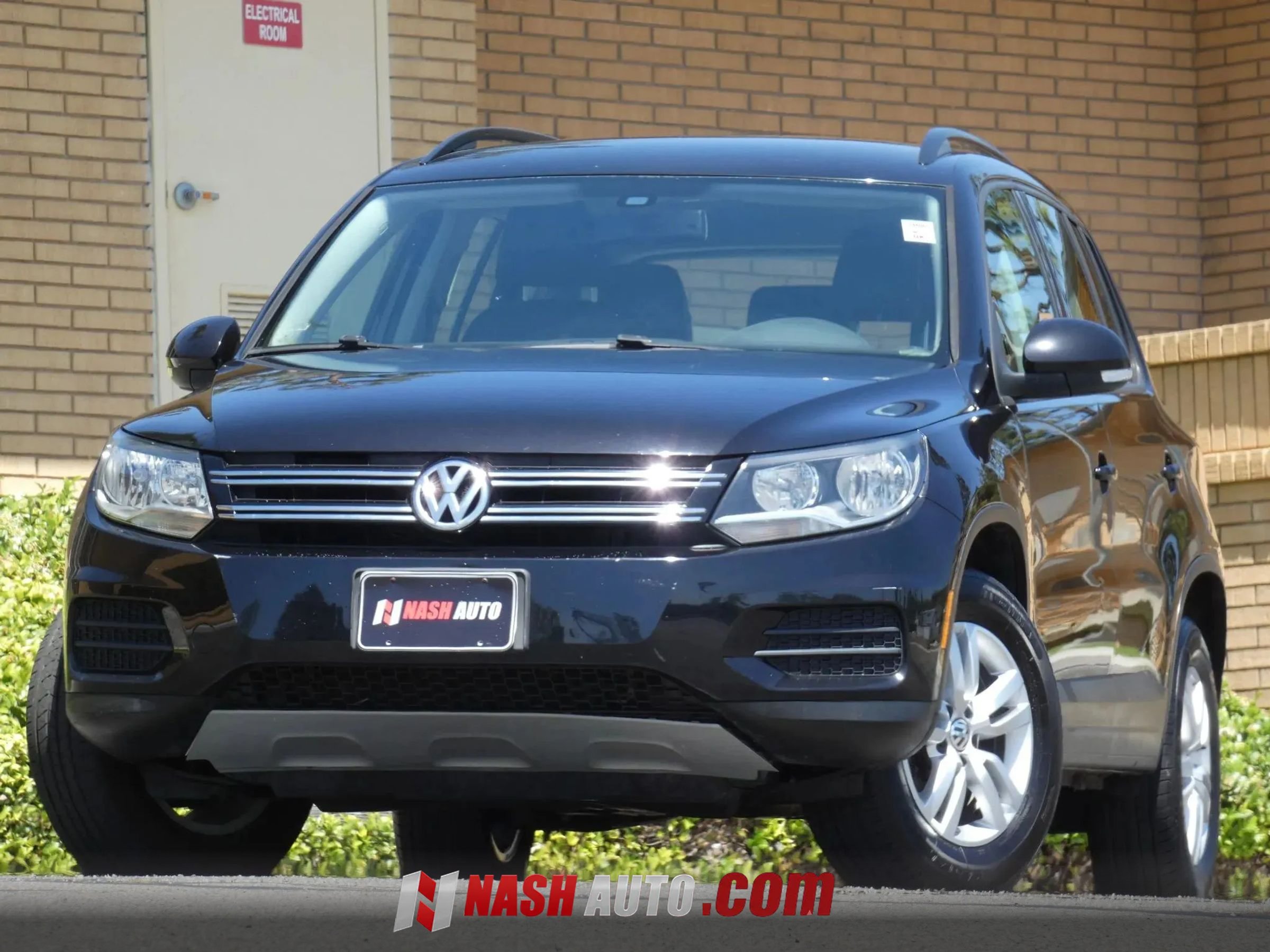 Used 2017 Volkswagen Tiguan S AWD/4WD image 2
