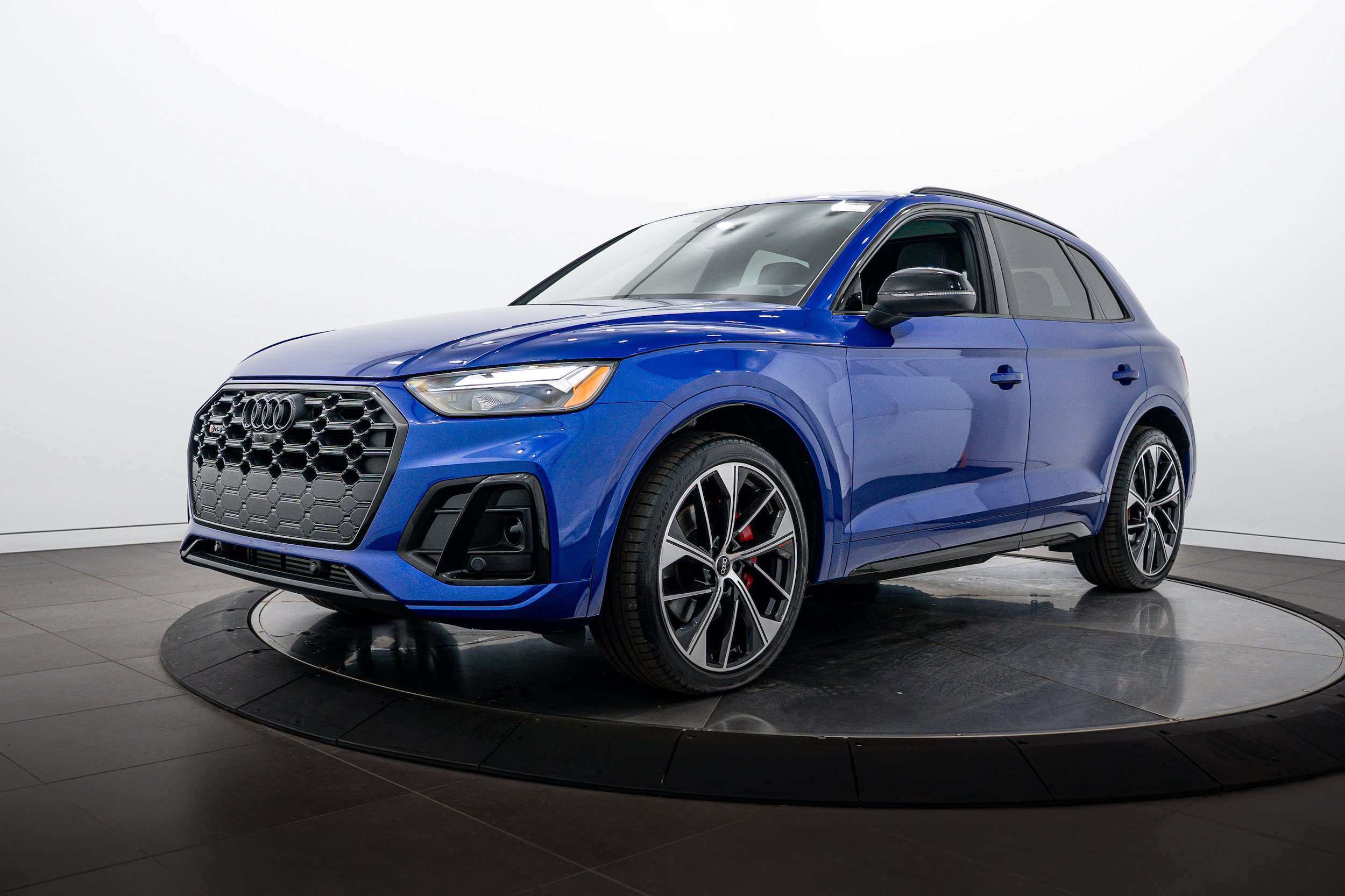 Certified 2023 Audi SQ5 Premium Plus w/ Premium Plus Package AWD/4WD image 6