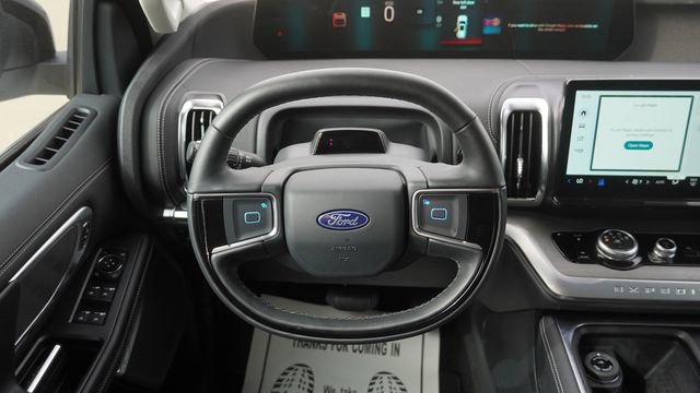 Used 2025 Ford Expedition Platinum w/ Driver's Package AWD/4WD image 17