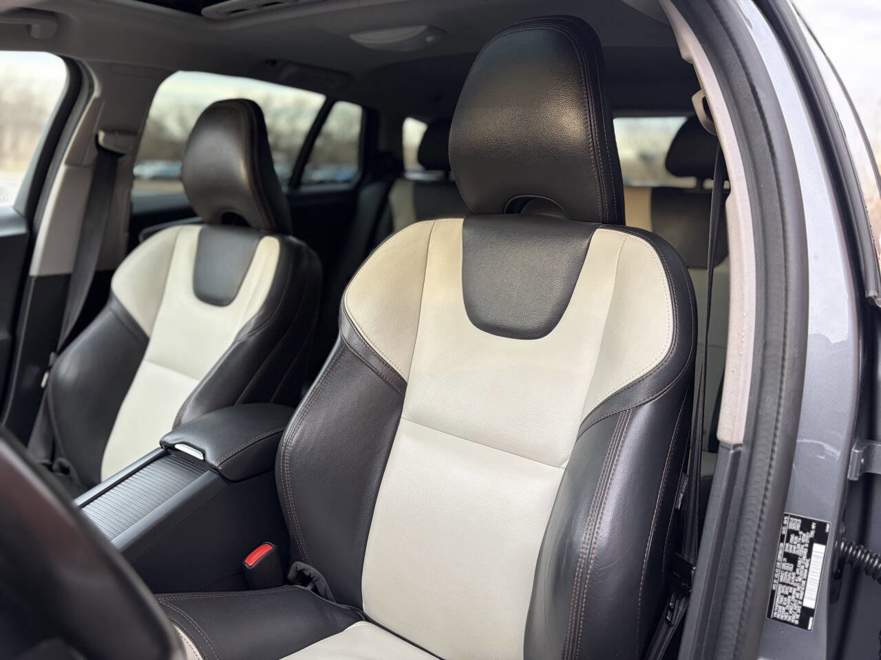 Used 2016 Volvo V60 T5 Cross Country Platinum w/ Climate Package image 13